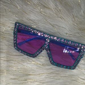 Oversize studded glasses